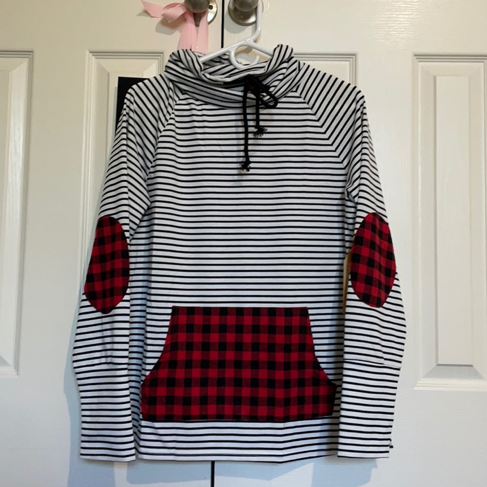 Adorable striped top w/ plaid patchwork